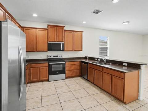 1942 Beardsley Drive, Apopka FL - photo 7 of 17