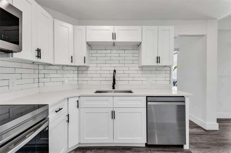 3 bedroom Single Family Residence at 2161 Aqui Esta Drive, Punta Gorda Isles Sec 06, Punta Gorda — photo 3