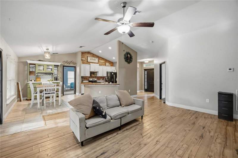 4 bedroom Single Family Residence at 318 Perl Street, Port Charlotte Sec 050, Port Charlotte — photo 3