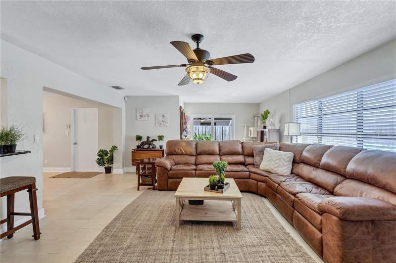 4 bedroom Single Family Residence at 8532 Kumquat Avenue, Cross Bayou Estates 1st Add, Seminole — photo 3