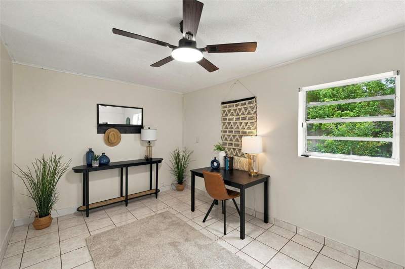 3 bedroom Single Family Residence at 1719 Julian Lane Drive, Clair Mel City Sec A Unit, Tampa — photo 4