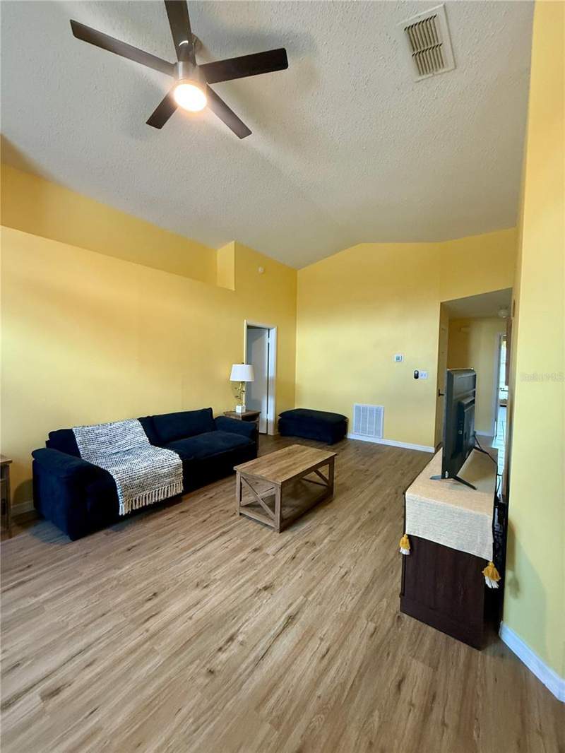 2 bedroom Single Family Residence at 4885 Warrior Lane, Indian Wells Unit 5, Kissimmee — photo 3