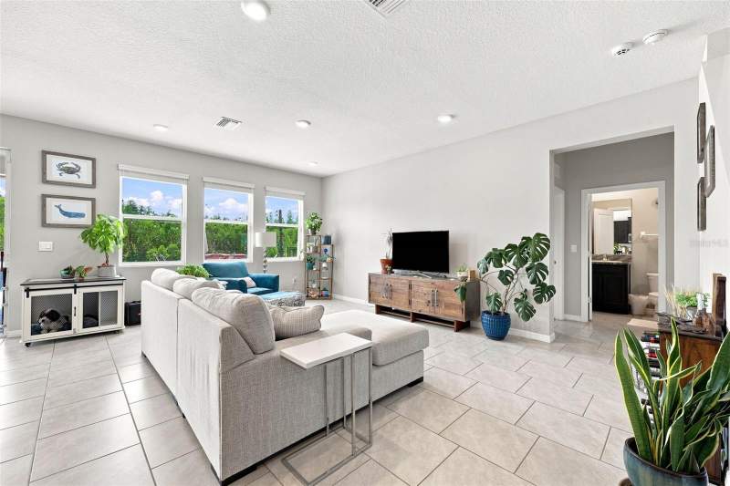 4 bedroom Single Family Residence at 8673 Bower Bass Circle, Epperson Ranch Ph 6-2, Wesley Chapel — photo 5