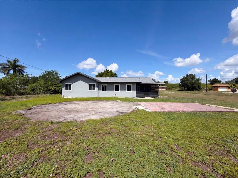 2 bedroom Single Family Residence at 3260 Pinetree Street, Port Charlotte Sec 005, Port Charlotte — photo 5