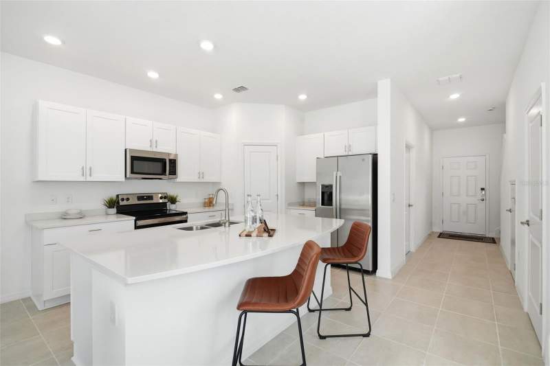 3 bedroom Townhouse at 3684 Circle Hook Street, Bellalago Pod G Twnhms, Kissimmee — photo 3