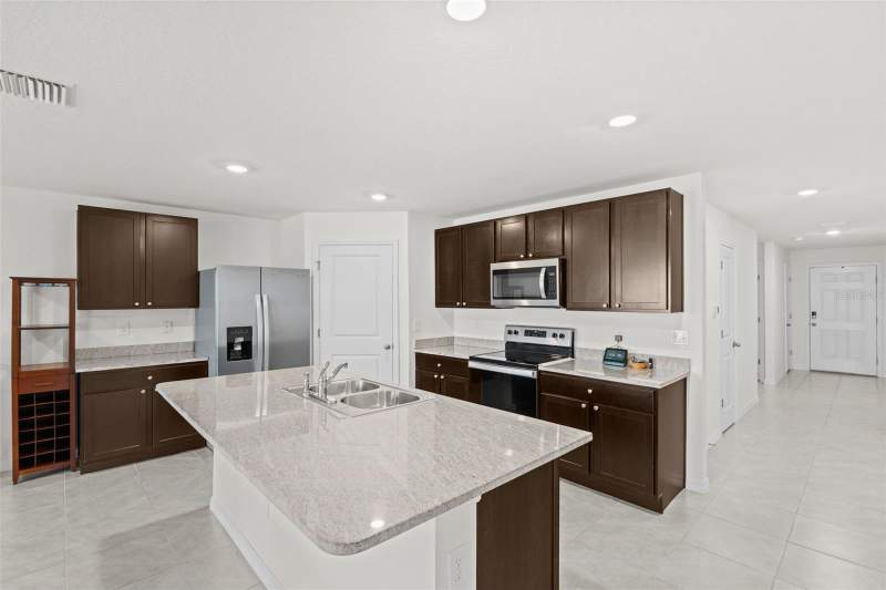 4 bedroom Single Family Residence at 12210 Kingsley Trail, Bella Lago Ph I, Parrish — photo 4