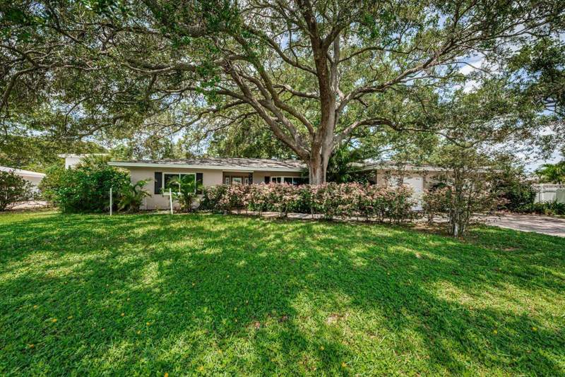 4 bedroom Single Family Residence at 1704 Cypress Avenue, Belleair Estates 4th Add, Belleair — photo 2