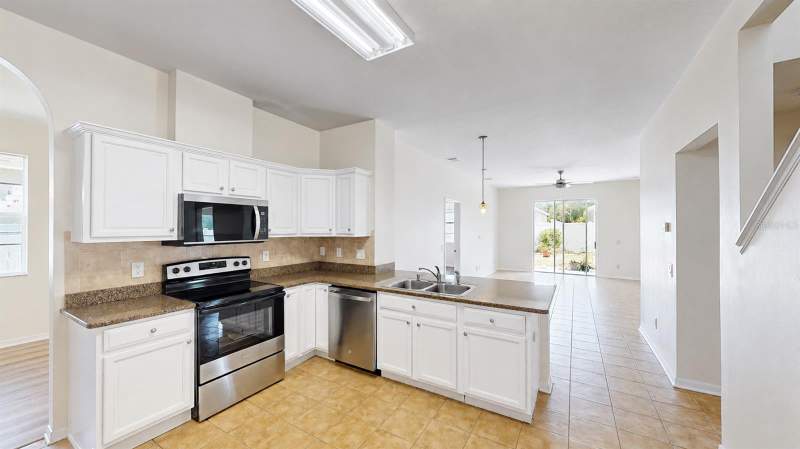 5 bedroom Single Family Residence at 30612 Palmerston Place, Palm Cove Ph 02, Wesley Chapel — photo 4