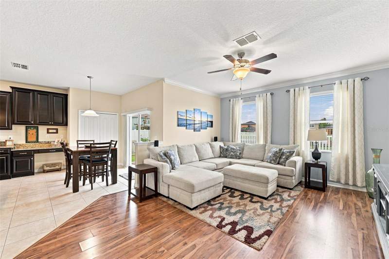 5 bedroom Single Family Residence at 12335 Ballentrae Forest Drive, Ballentrae Sub Ph 1, Riverview — photo 2