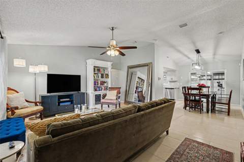 8064 Fawnridge Circle, Tampa FL - photo 10 of 32