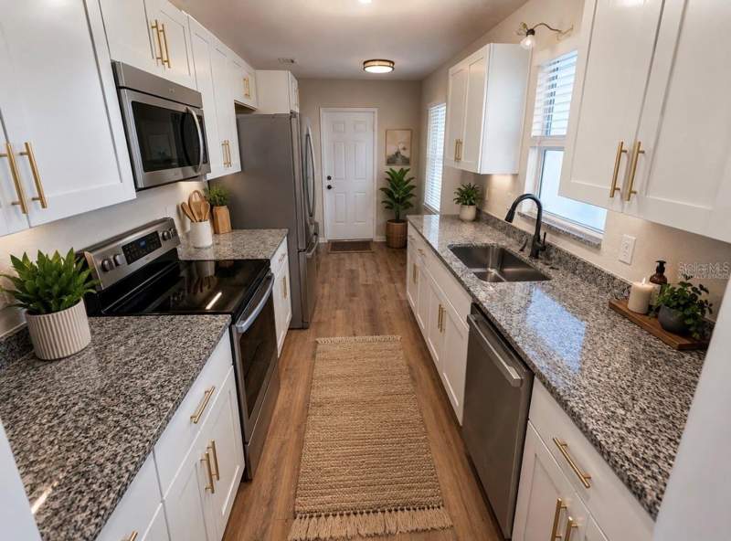 3 bedroom Single Family Residence at 8577 NE 157th Court, Quuilla Shore, Silver Springs — photo 2