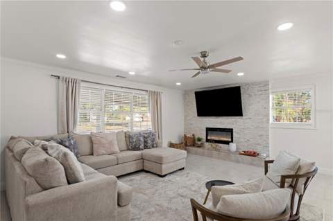 8702 Elmwood Lane, Tampa FL - photo 20 of 55