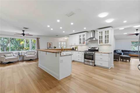 7402 Castle Drive, Sarasota FL - photo 9 of 68