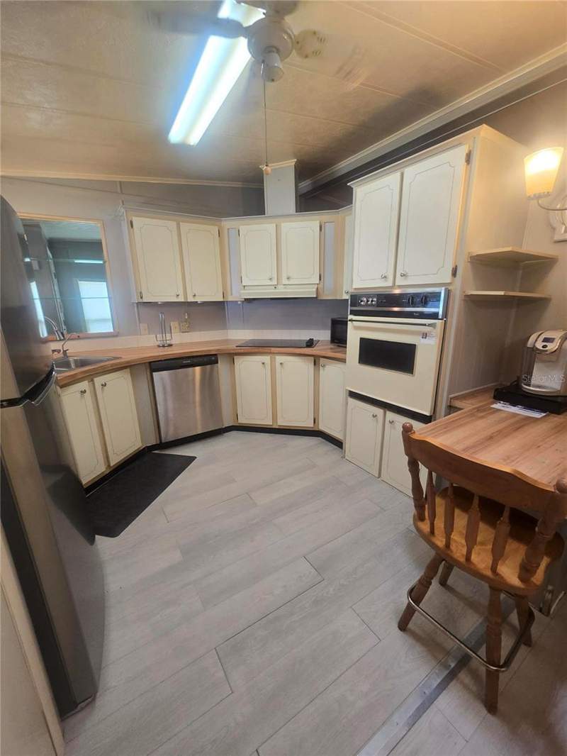 2 bedroom Manufactured Home at 4645 Burney Drive, Tanglewood Mobile Village, Holiday — photo 2