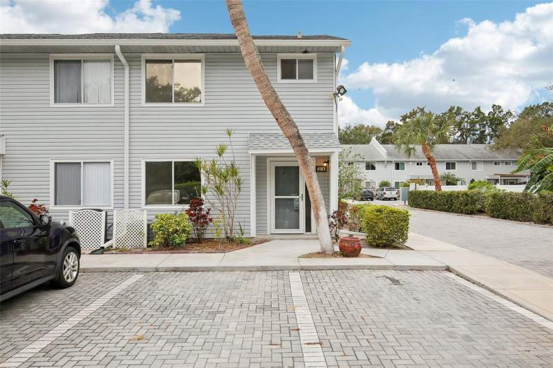 Loch Lomond Estates Condo