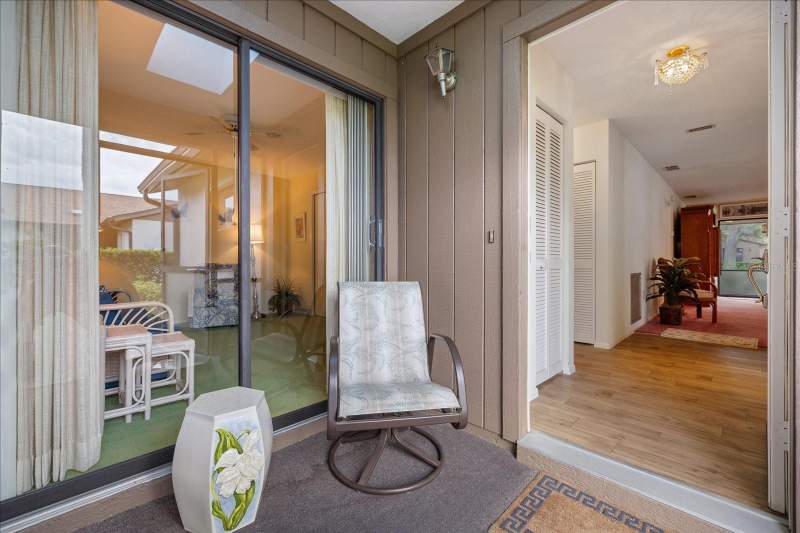 2 bedroom Villa at 462 Oak Hill Circle #5, Village Oaks Sec D, Sarasota — photo 3