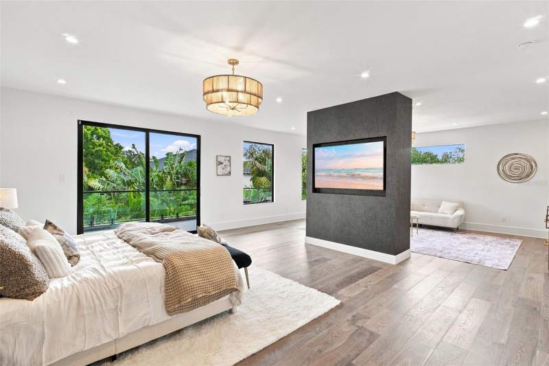 5 bedroom Single Family Residence at 1076 Snell Isle Boulevard, Snell Isle Brightbay, St Petersburg — photo 5
