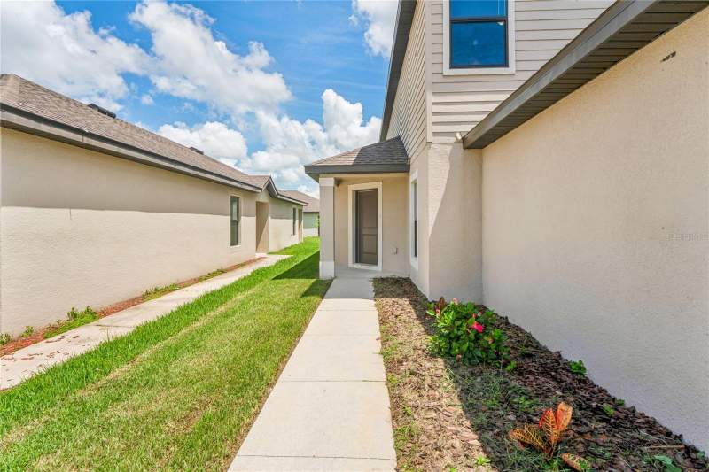 5 bedroom Single Family Residence at 2427 Caspian Drive, Villages/Bridgewater Village 3, Lakeland — photo 2