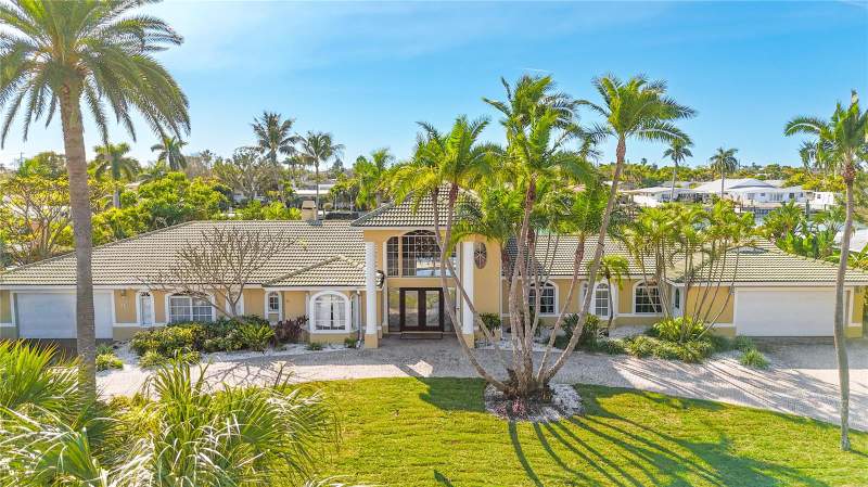 6 bedroom Single Family Residence at 482 Hermosita Drive, Vina-Del-Mar Sec 3, St Pete Beach — photo 2