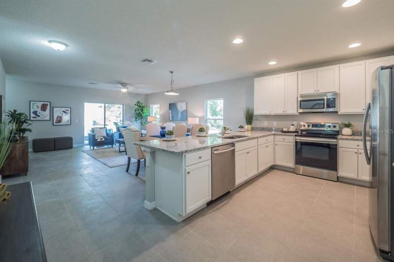 4 bedroom Single Family Residence at 248 Cheshire Court, Poinciana Village 02 Neighborhood 01, Kissimmee — photo 2