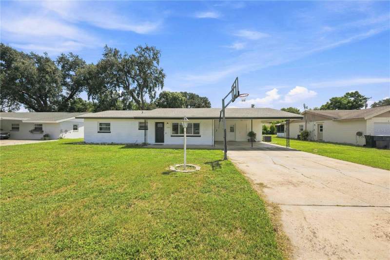 3 bedroom Single Family Residence at 136 WHITMAN ROAD, FLA HIGHLANDS CO SUB PB 3 PG 27, WINTER HAVEN — photo 1