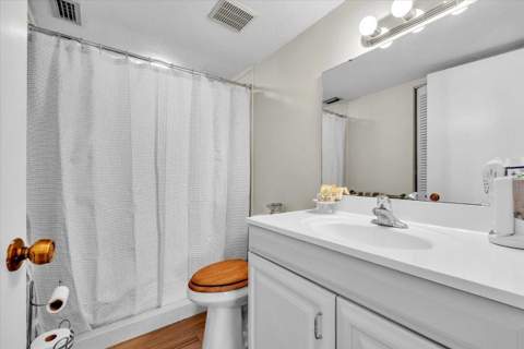 5209 Wedgewood Lane #17, Sarasota FL - photo 22 of 39