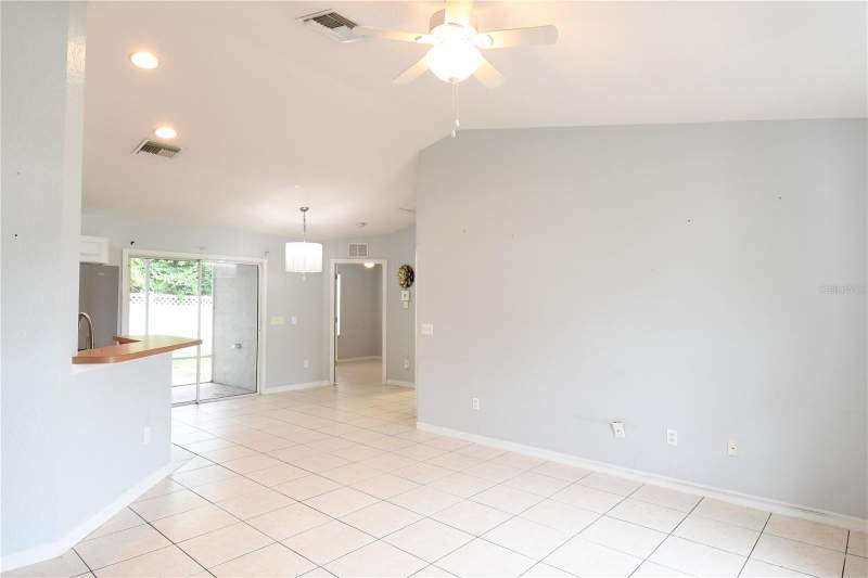 3 bedroom Single Family Residence at 407 Cierra Oaks Circle, Lady Lake Cierra Oaks, Lady Lake — photo 2