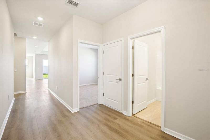 4 bedroom Single Family Residence at 5911 Fresh Flora Drive, Berry Bay Phase 6 Village T, Wimauma — photo 2