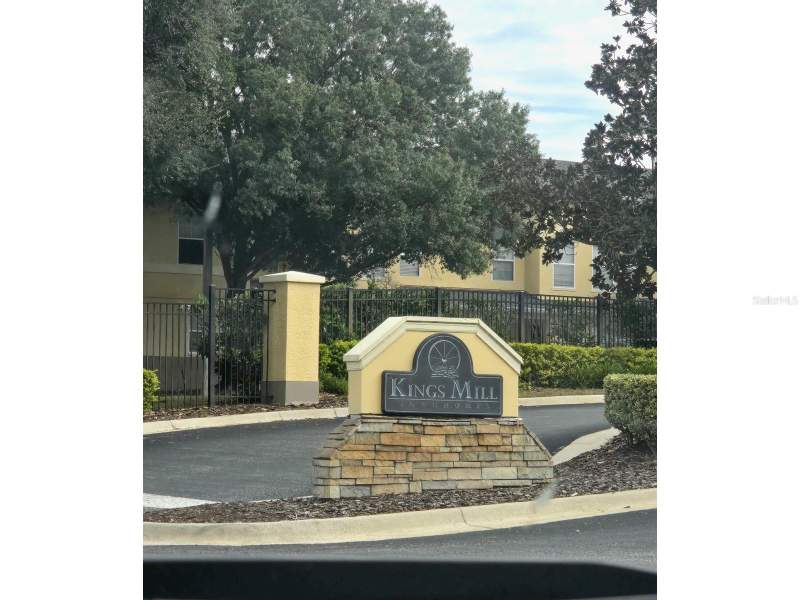 3 bedroom Townhouse at 3438 Castle Stone Ct, Kings Mill, Valrico — photo 2