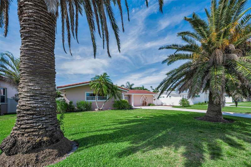 3 bedroom Single Family Residence at 111 17th Street, Belleair Beach, Belleair Beach — photo 3