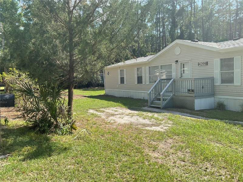 2 bedroom Manufactured Home at 4398 NE 130th Court, Lake Charles Campsites, Silver Springs — photo 2