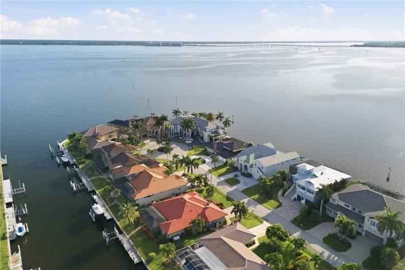 3 bedroom Single Family Residence at 2139 Palm Tree Drive, Punta Gorda Isles Sec 04, Punta Gorda — photo 4