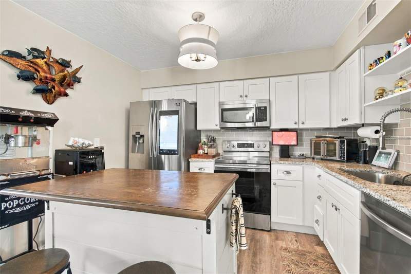 3 bedroom Townhouse at 1880 Clearbrooke Drive, Clearbrooke Twnhs, Clearwater — photo 2