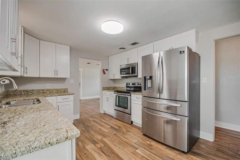 3 bedroom Single Family Residence at 2201 CAMELLIA DRIVE, LAKE BRANTLEY ISLES 2ND ADD, LONGWOOD — photo 3