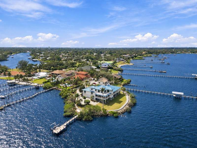 5 bedroom Single Family Residence at 5904 Riverview Lane, Bradley Shores, Bradenton — photo 2