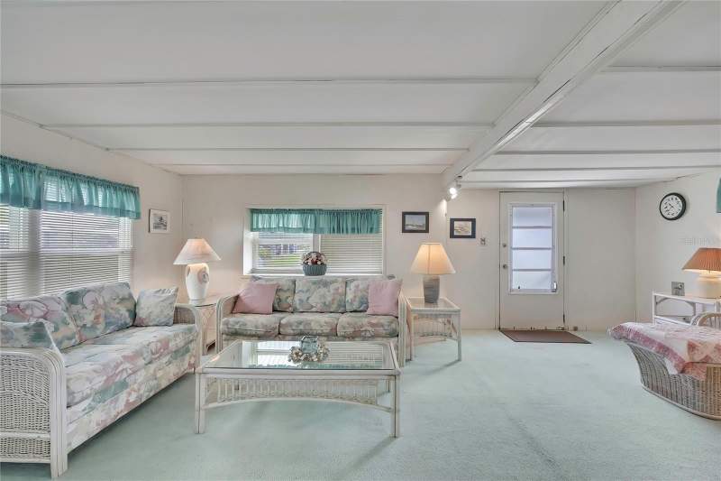 2 bedroom Mobile Home at 37 William Penn Way #13, Lake Tarpon Mobile Home Village, Palm Harbor — photo 4
