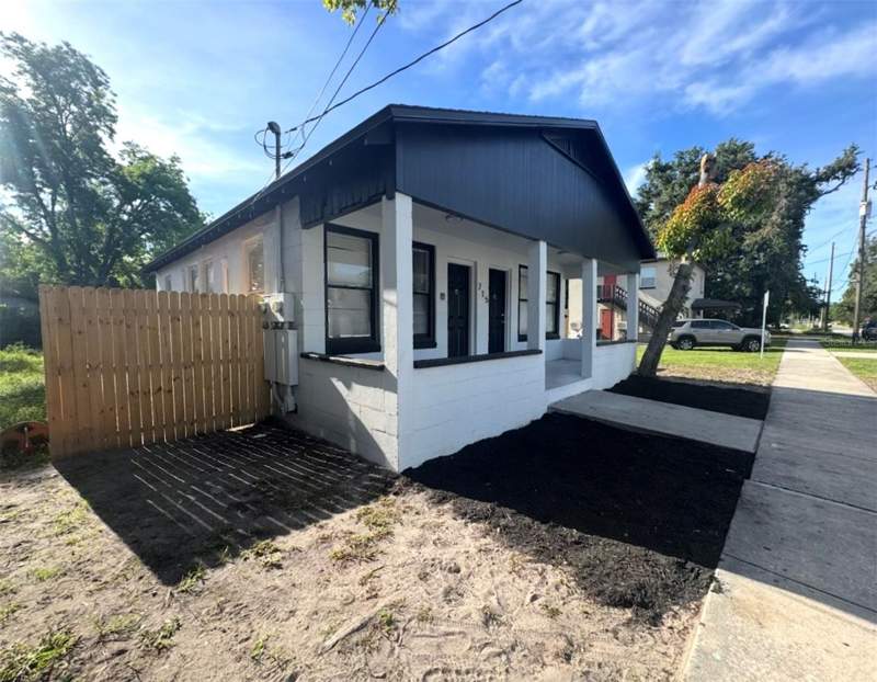2 bedroom Single Family Residence at 715 JERNIGAN AVENUE, WESTERN TERRACE ADD, ORLANDO — photo 2