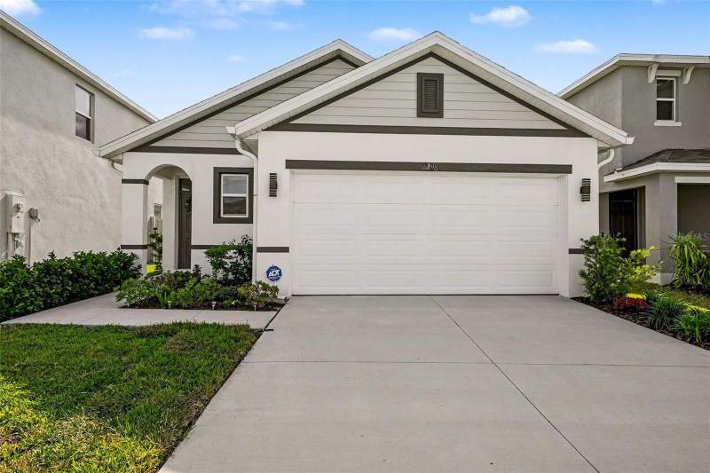 6298 WANDERING WILLOW DRIVE home for sale in Avalon Park West North