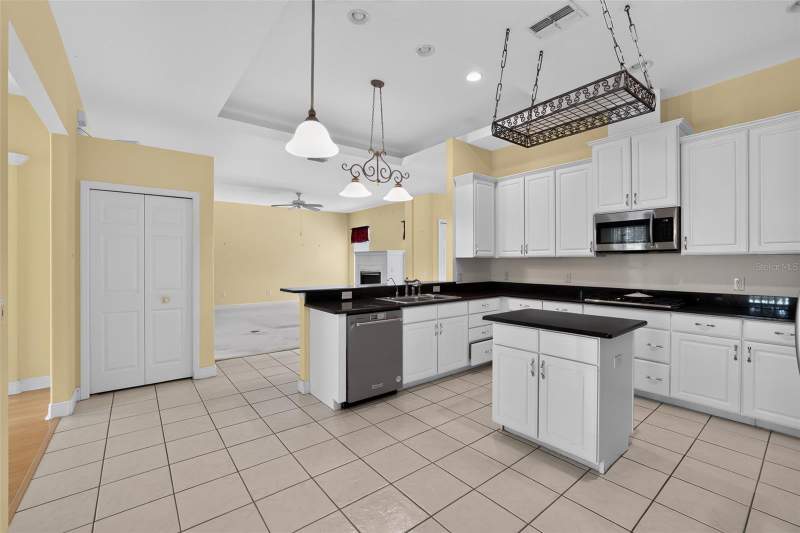 3 bedroom Single Family Residence at 10104 Balcony Street, Longleaf Neighborhood 02 Ph 02, New Port Richey — photo 4