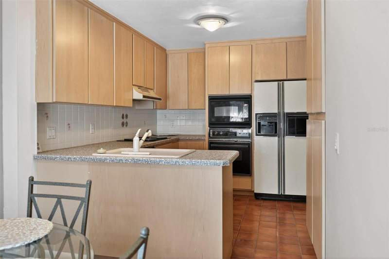 3 bedroom Townhouse at 603 Waterwood Drive, Waterwood Twnhs Sub, Yalaha — photo 4