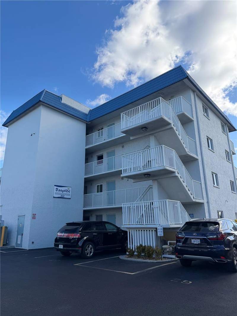 1 bedroom Condominium at 800 Bayway Boulevard #16, Bayside Condo, Clearwater Beach — photo 2