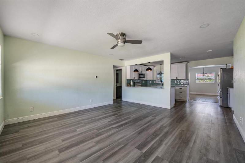 4 bedroom Single Family Residence at 3920 Wahoo Drive, Coquina Key Sec 2, St Petersburg — photo 4