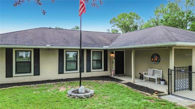 4 bedroom Single Family Residence at 1 Redwood Run Court, Silver Spgs Shores Un 20, Ocala — photo 2