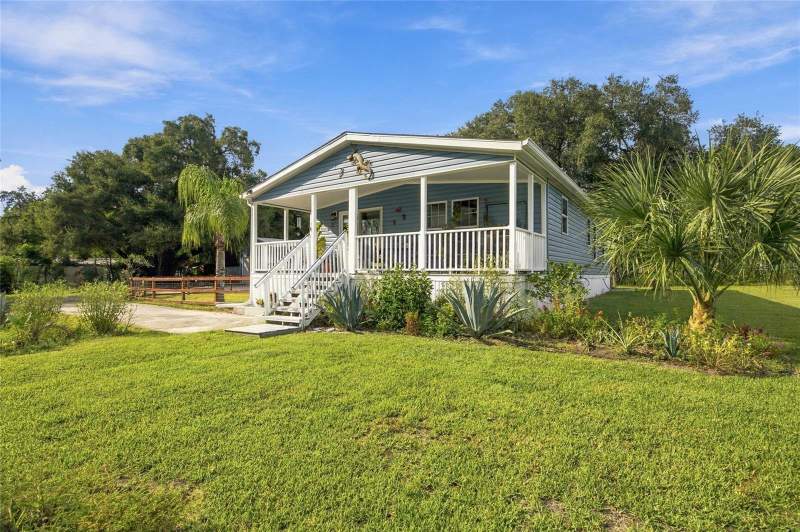2 bedroom Manufactured Home at 18085 Nicholas Avenue, Garden Grove, Brooksville — photo 2