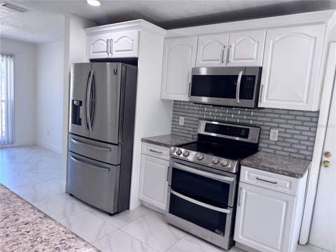 5208 Carrollwood Meadows Drive, Tampa FL - photo 8 of 22