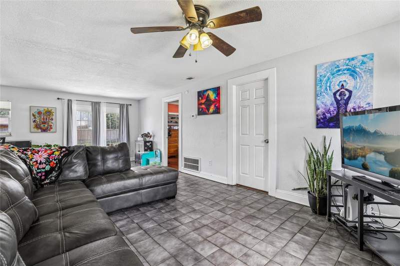 4 bedroom Single Family Residence at 3435 Swindell Road, Winston Heights, Lakeland — photo 3