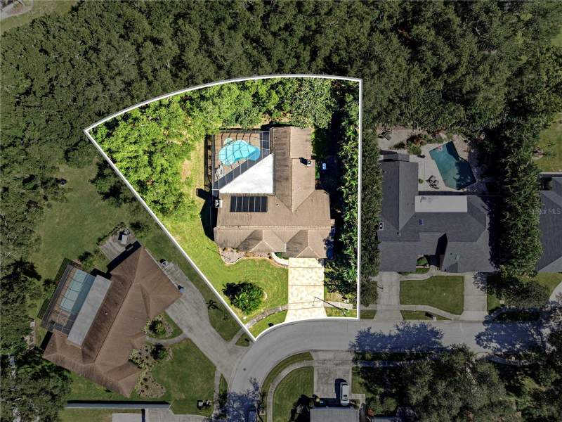 4 bedroom Single Family Residence at 10353 Barry Drive, Barry Estates, Largo — photo 3