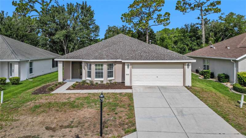 2 bedroom Single Family Residence at 9119 SE 120TH LOOP, SPRUCE CRK CC CASTLE PINES, SUMMERFIELD — photo 2