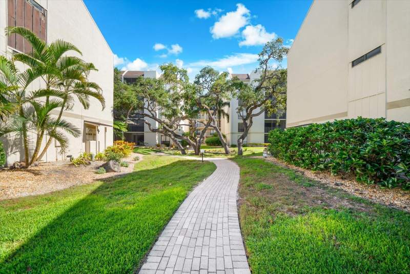 1 bedroom Condominium at 6157 Midnight Pass Road #E75, Bay Oaks, Sarasota — photo 2