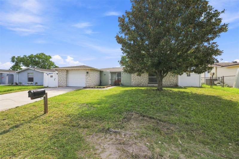 3 bedroom Single Family Residence at 9040 Crabtree Lane, Embassy Hills, Port Richey — photo 4